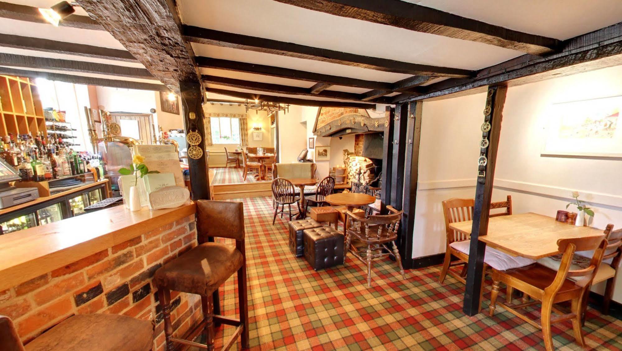 The Nags Head Hotel เกรทมิสเซนเดน ภายนอก รูปภาพ